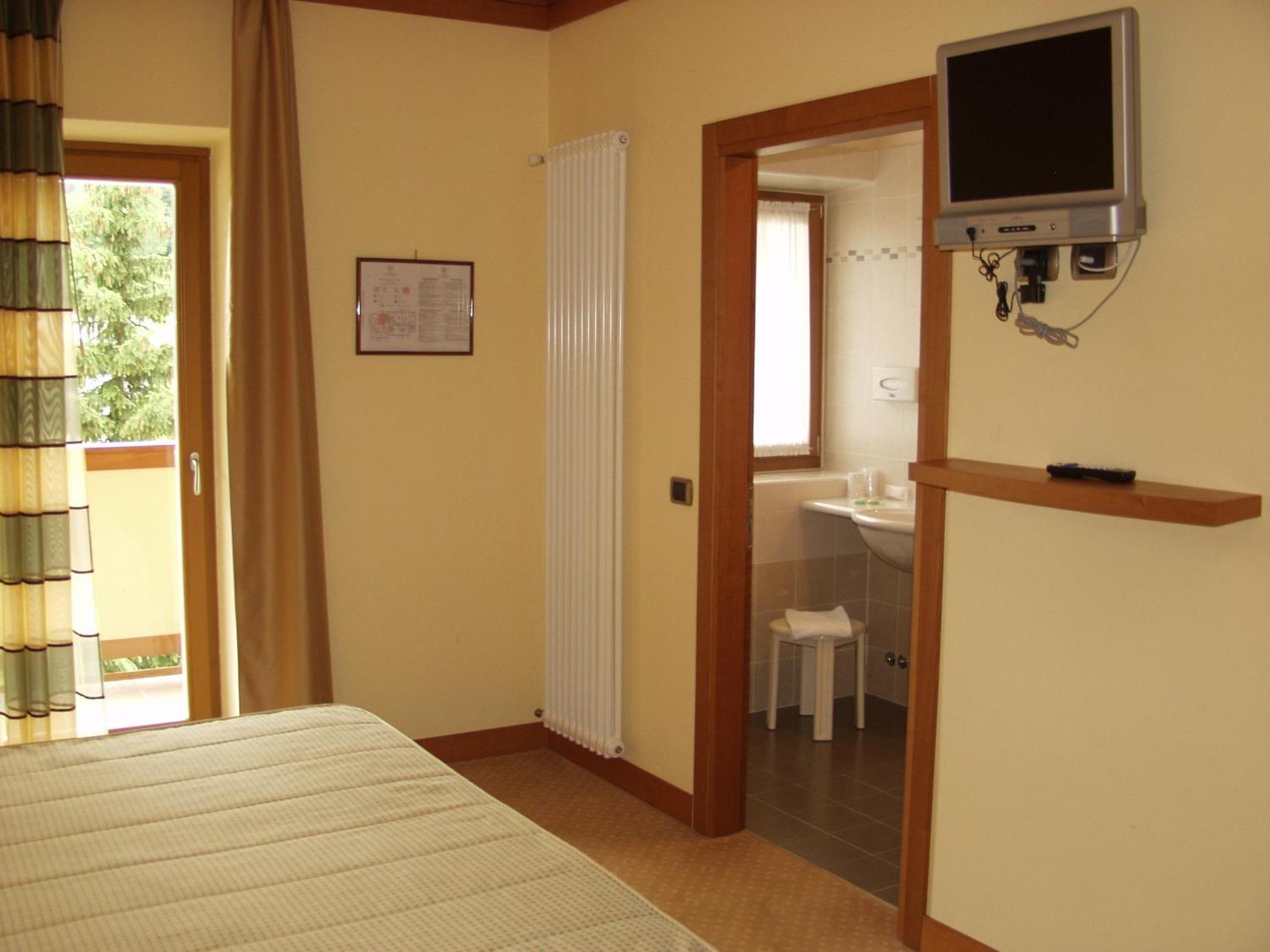 Relais San Giusto Hotel Campitello di Fassa Exterior photo